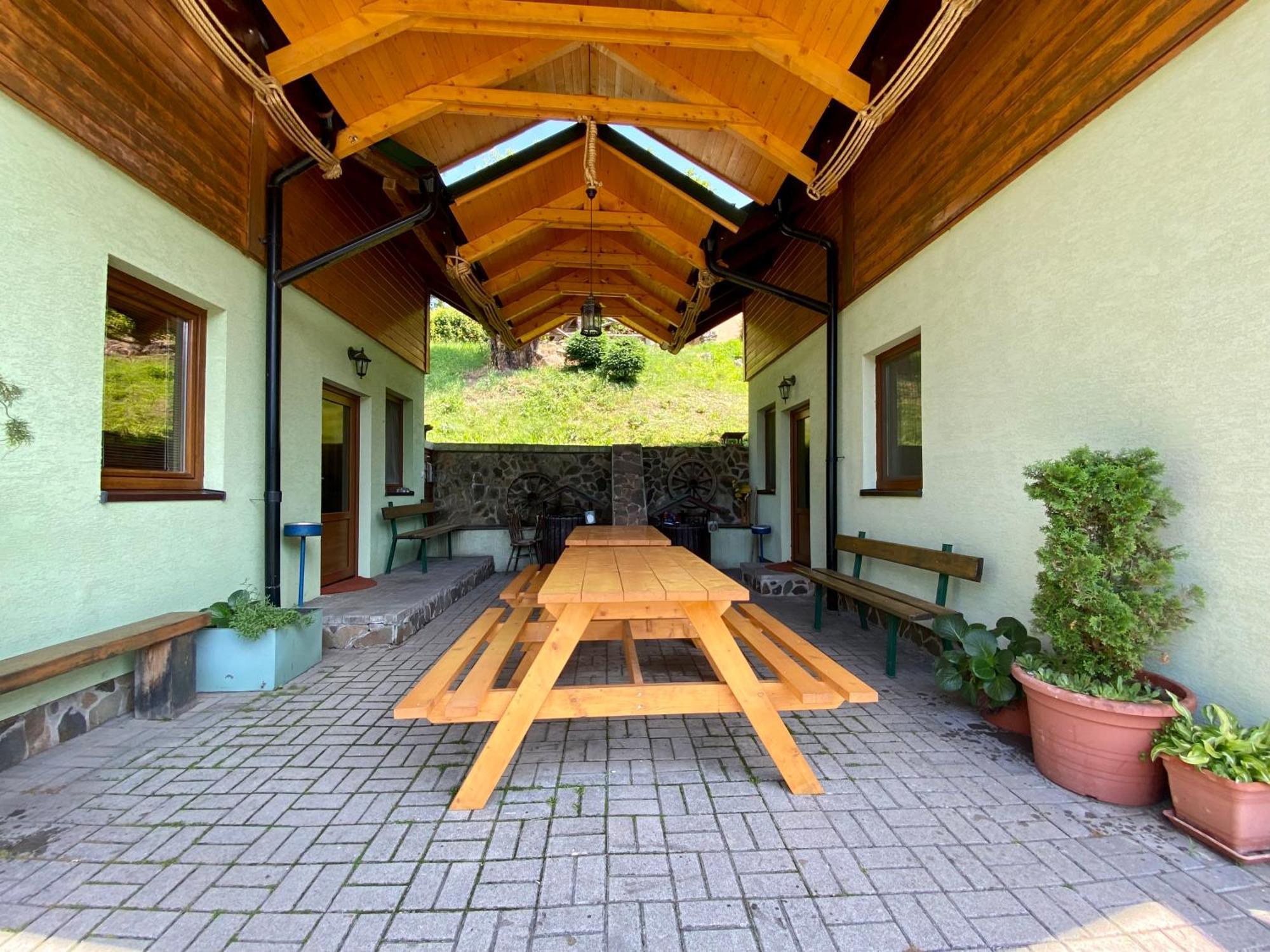 Apartmany Alma Vyhne Extérieur photo